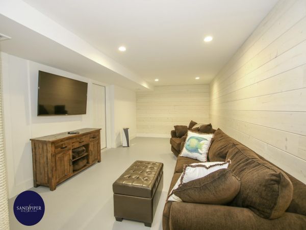 Cape Cod Home 995170