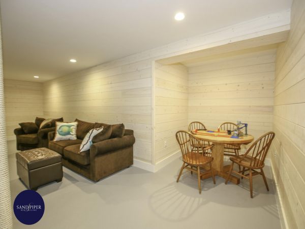 Cape Cod Home 995170