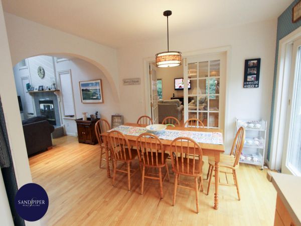 Cape Cod Home 995171