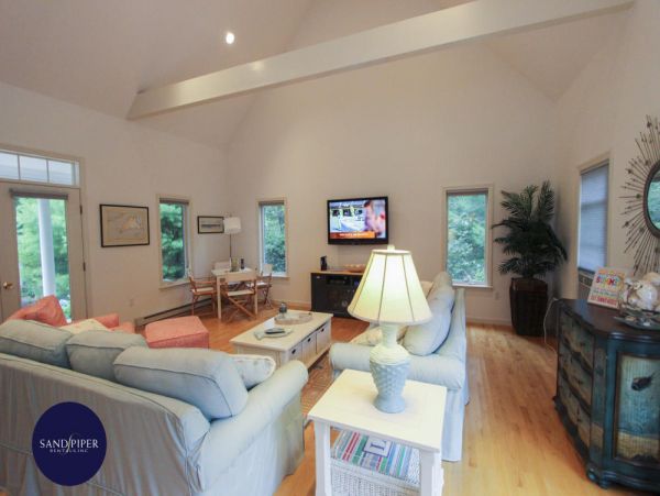 Cape Cod Home 995171