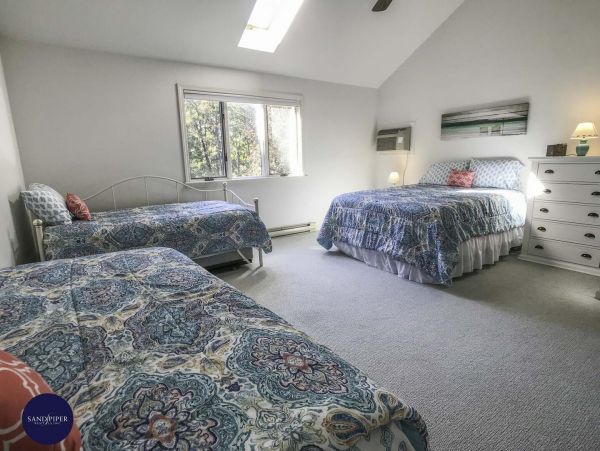 Cape Cod Home 995171