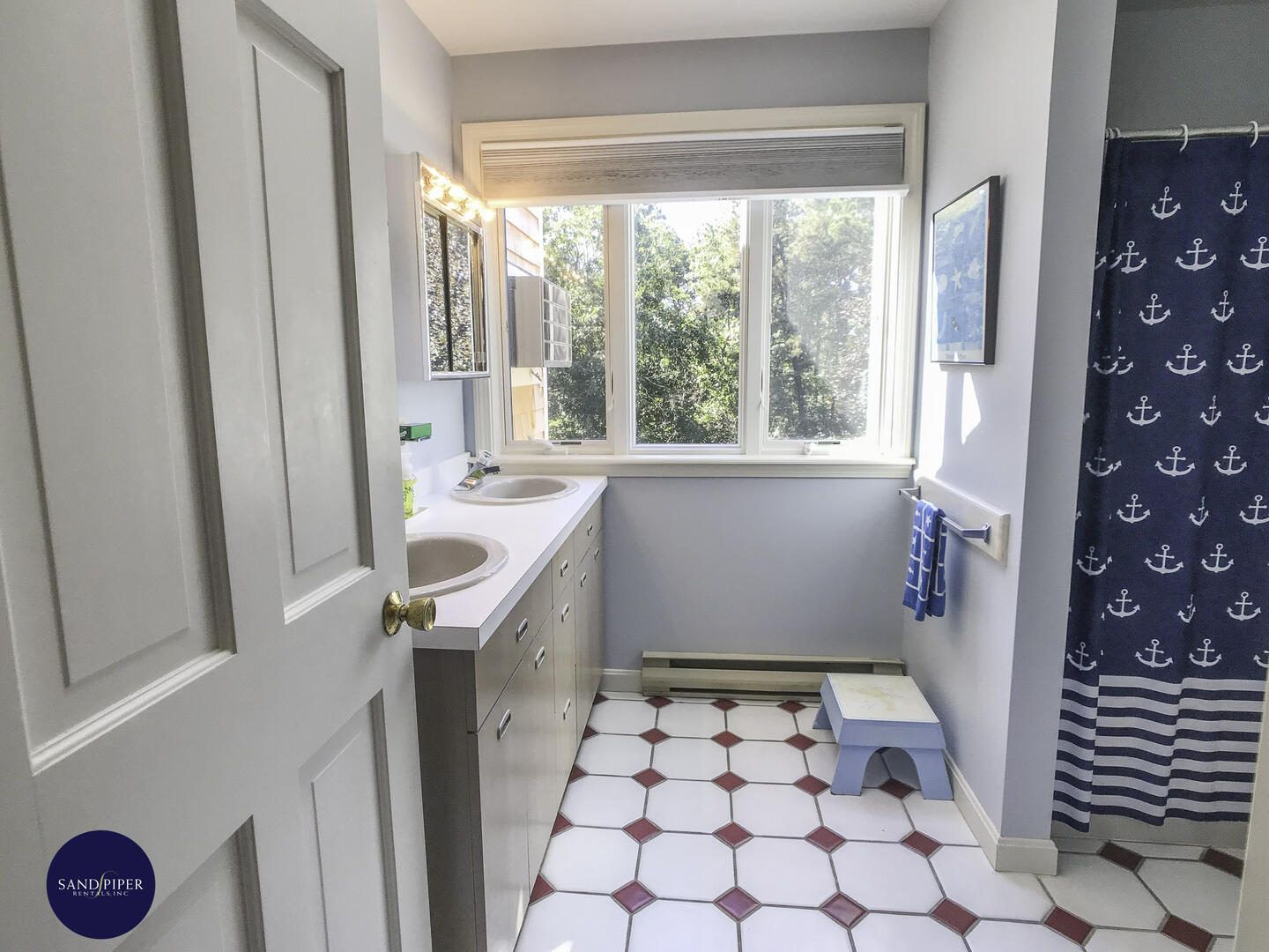 Cape Cod Home 995171