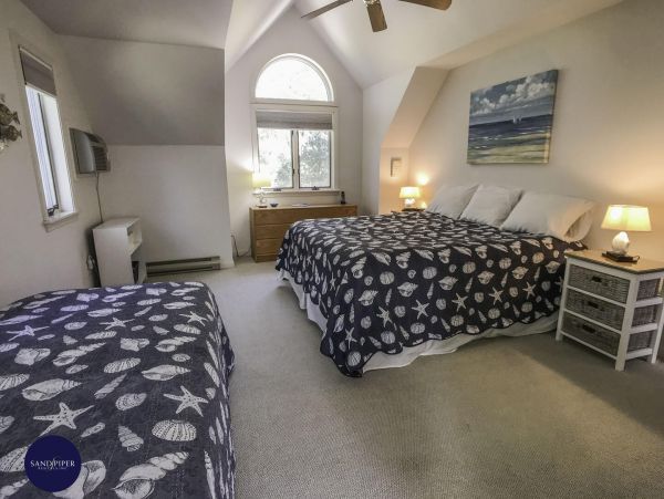 Cape Cod Home 995171