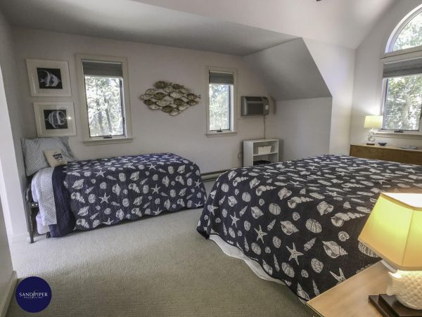 Cape Cod Home 995171