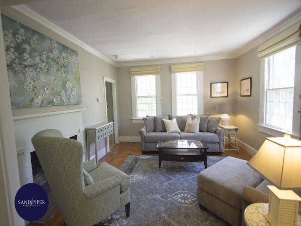 Cape Cod Home 995172