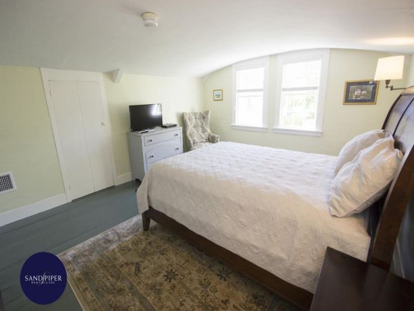 Cape Cod Home 995172