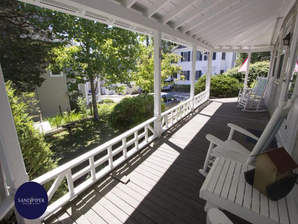 Cape Cod Home 995172