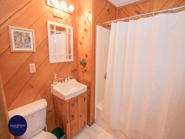 Cape Cod Home 995173