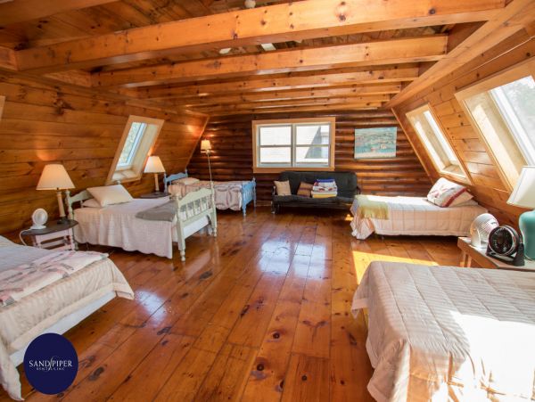 Cape Cod Home 995173