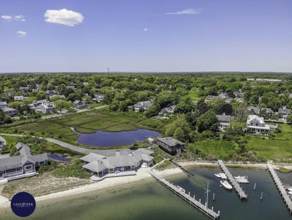 Cape Cod Home 995174