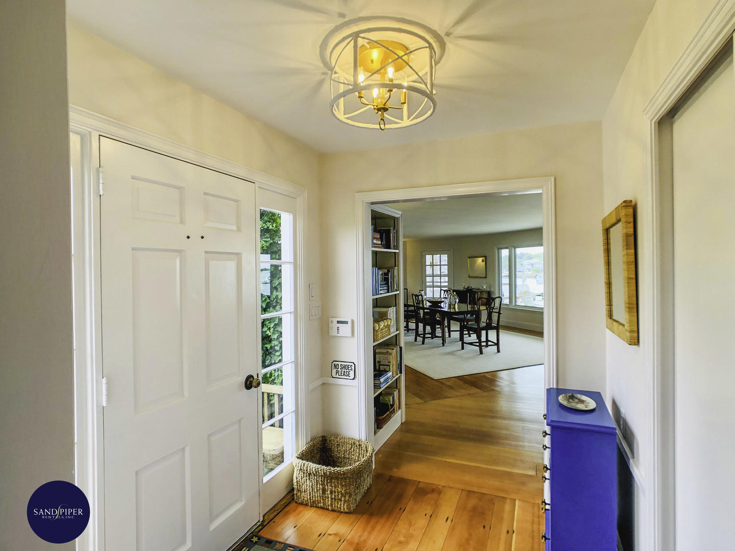 Cape Cod Home 995174