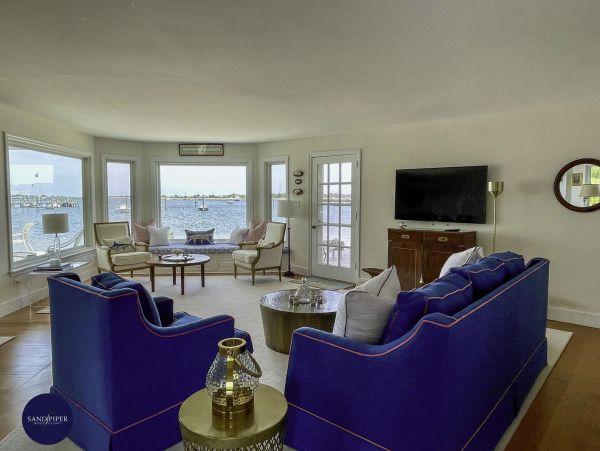 Cape Cod Home 995174