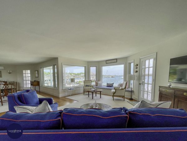 Cape Cod Home 995174