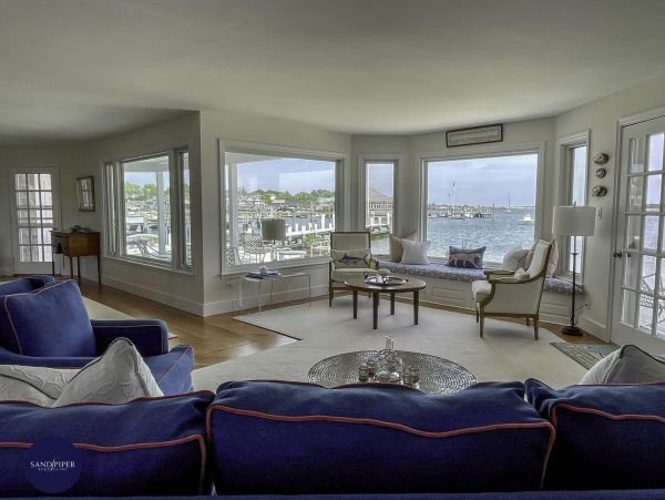 Cape Cod Home 995174