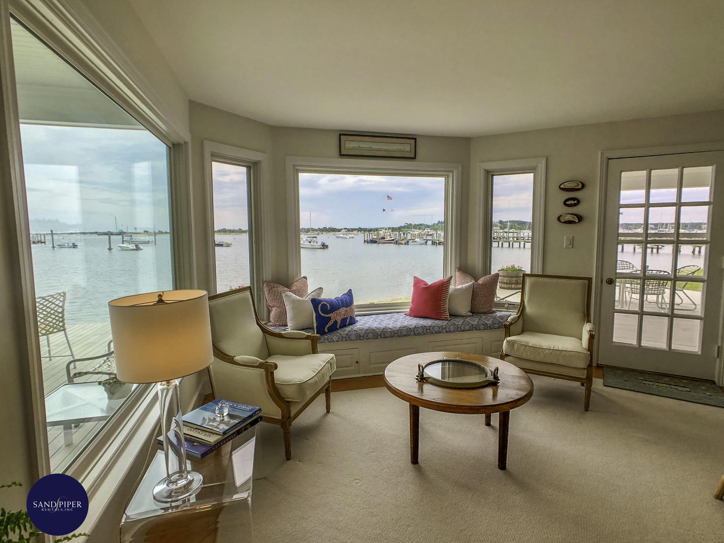 Cape Cod Home 995174