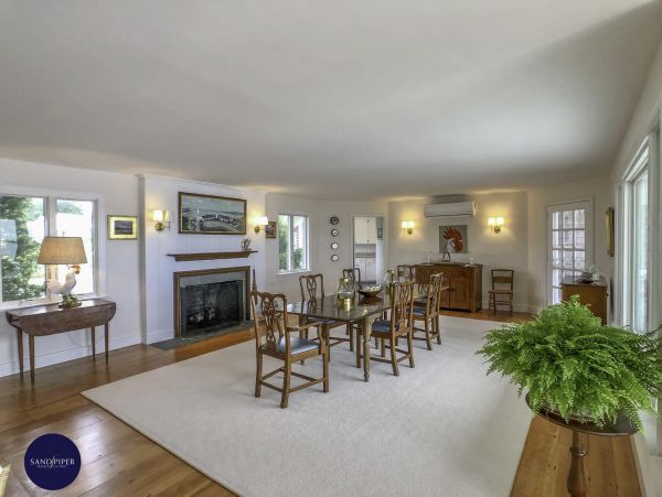 Cape Cod Home 995174