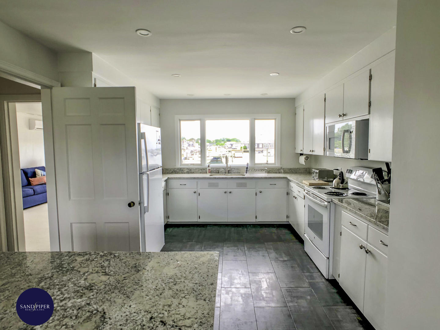 Cape Cod Home 995174