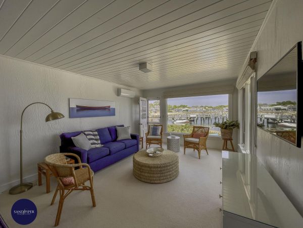 Cape Cod Home 995174