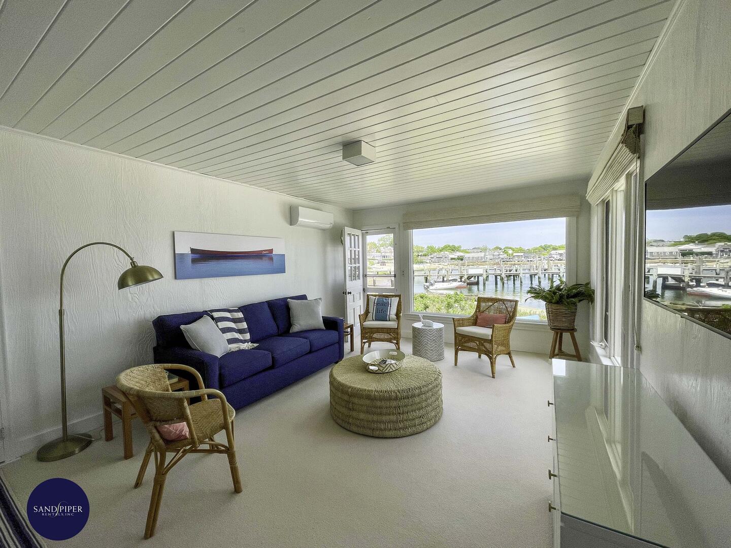 Cape Cod Home 995174
