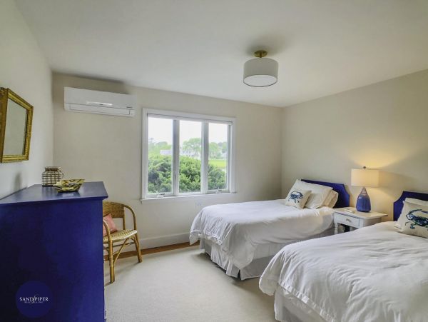Cape Cod Home 995174