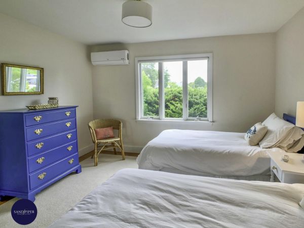 Cape Cod Home 995174