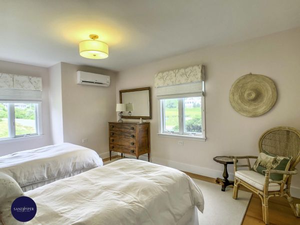 Cape Cod Home 995174