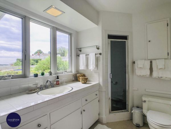 Cape Cod Home 995174