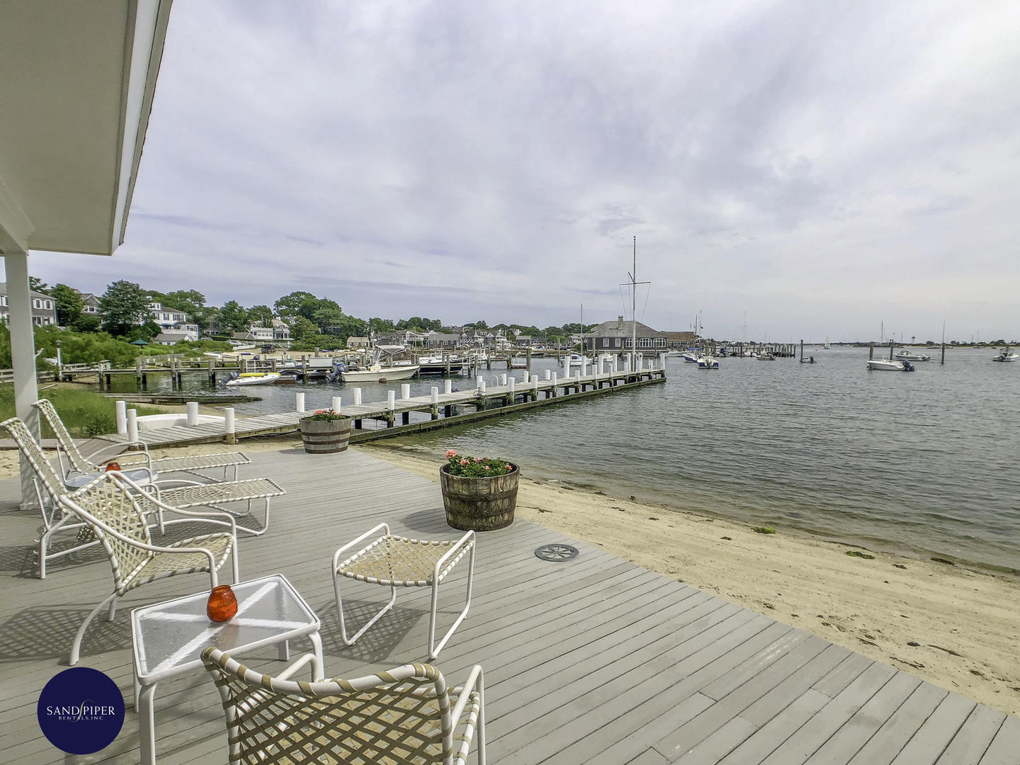 Cape Cod Home 995174