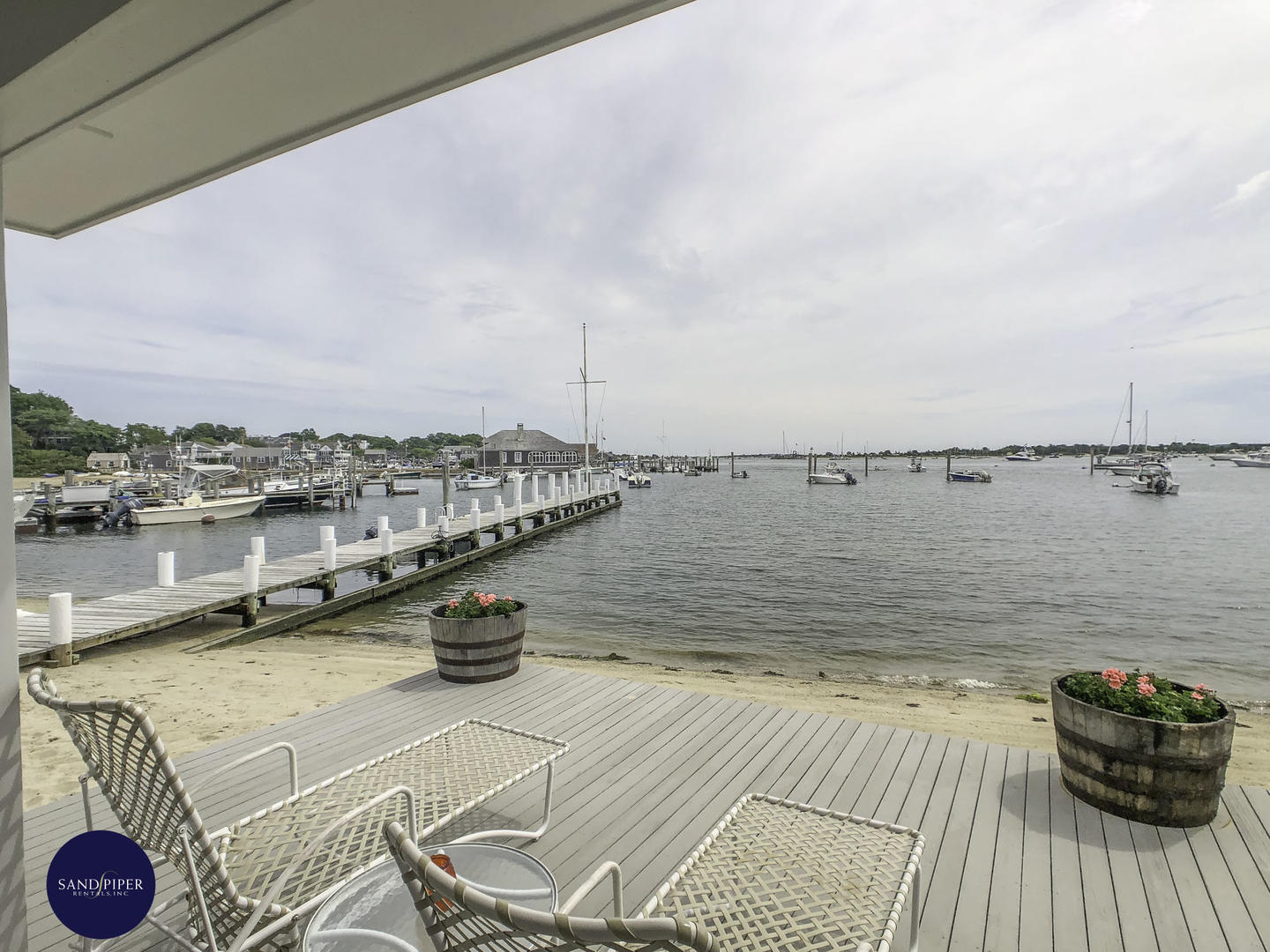 Cape Cod Home 995174