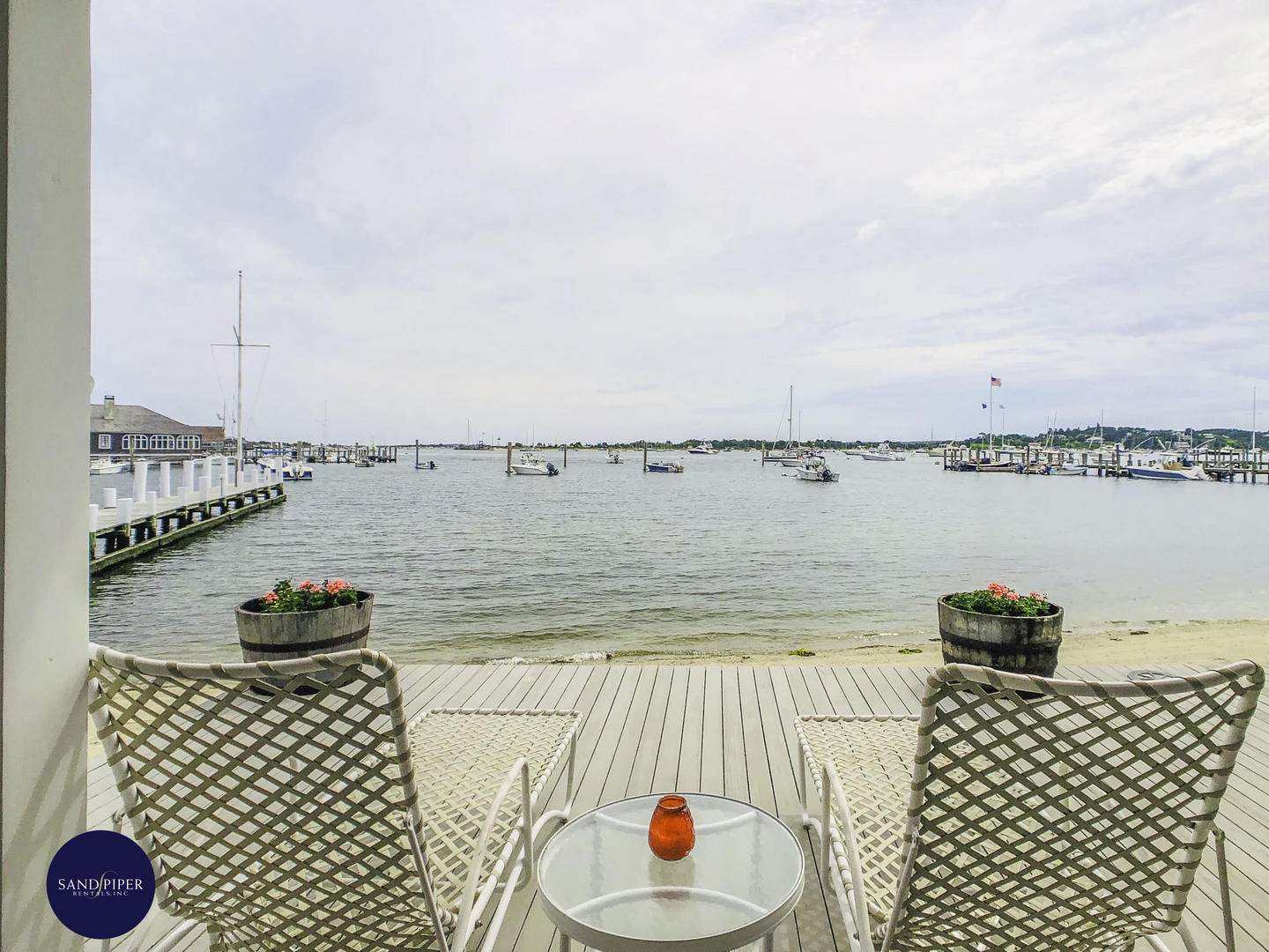 Cape Cod Home 995174