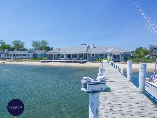 Cape Cod Home 995174