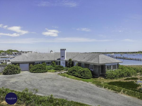 Cape Cod Home 995174