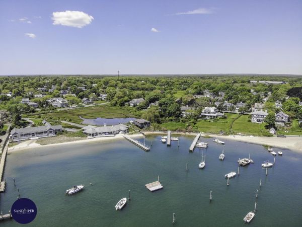Cape Cod Home 995174
