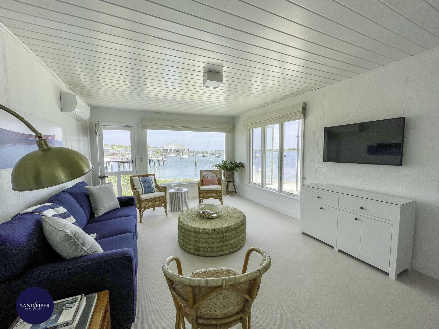 Cape Cod Home 995174