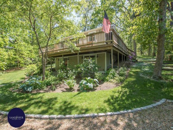 Cape Cod Home 995175
