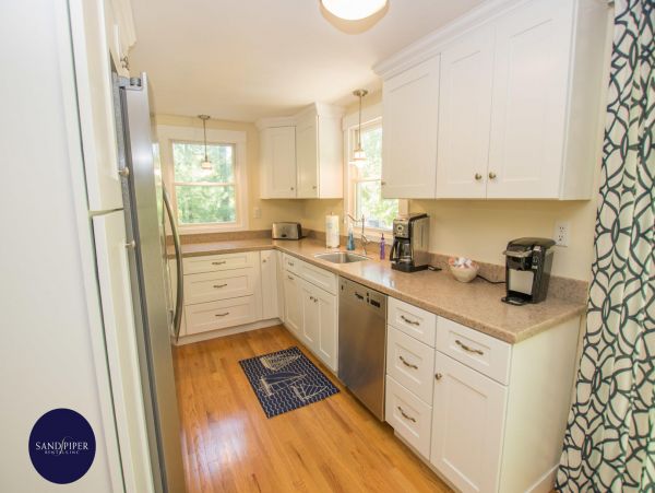 Cape Cod Home 995175