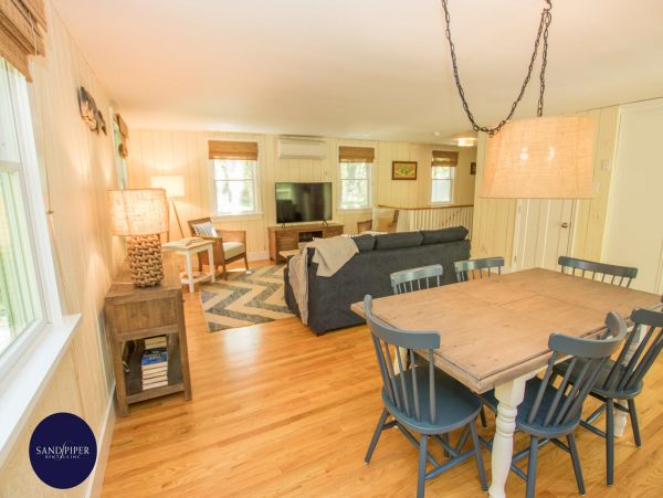 Cape Cod Home 995175