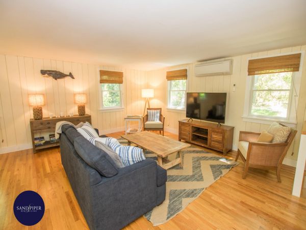 Cape Cod Home 995175