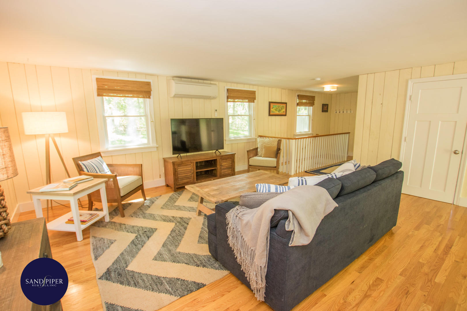 Cape Cod Home 995175