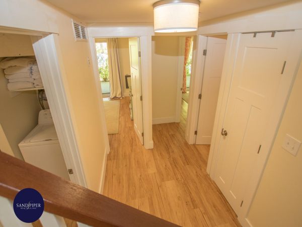 Cape Cod Home 995175