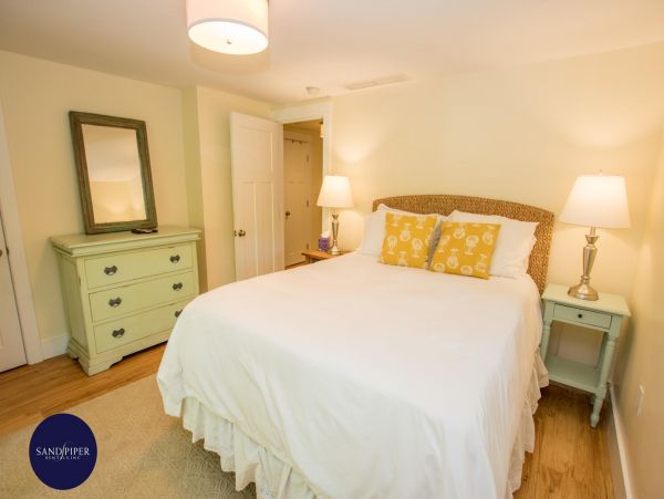 Cape Cod Home 995175