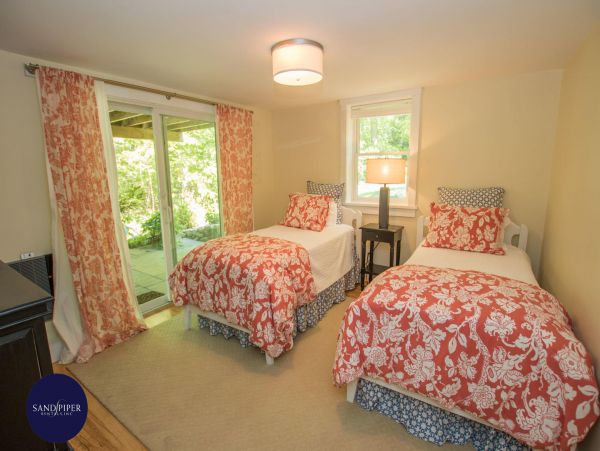 Cape Cod Home 995175