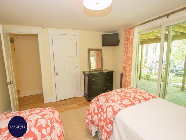 Cape Cod Home 995175