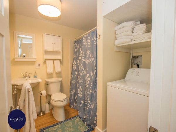 Cape Cod Home 995175