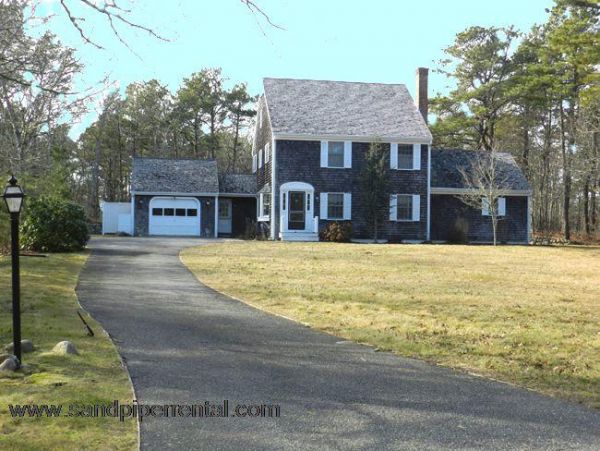 Cape Cod Home 995176
