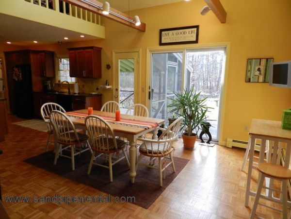 Cape Cod Home 995176