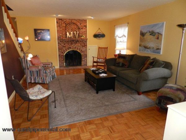 Cape Cod Home 995176