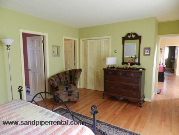 Cape Cod Home 995176