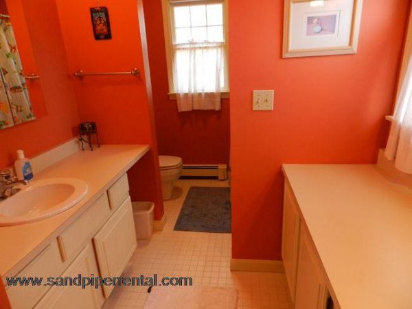 Cape Cod Home 995176
