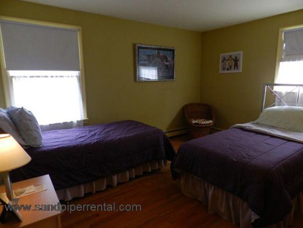 Cape Cod Home 995176